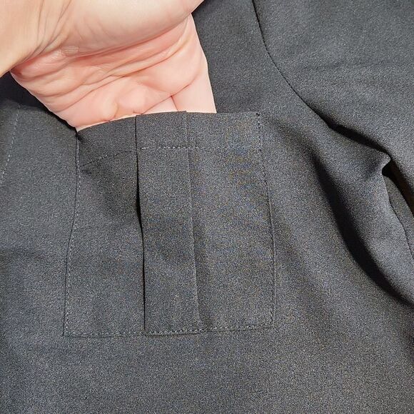 💜Mine Black Buttoned Vneck Adjustable Roll Tab Sleeve Top Medium - Picture 6 of 12